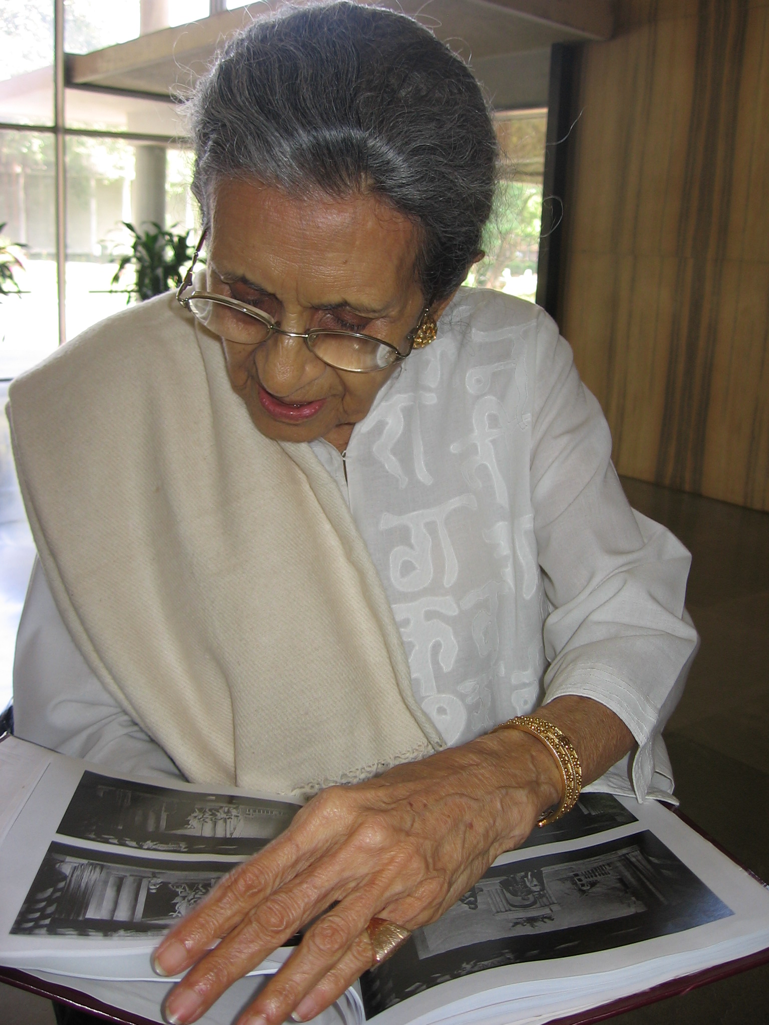 Memories, Memorabilia and Memorable interviews:  Talking to Mithoo Coorlawala– Indira Chowdhury